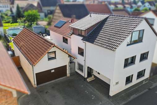 Straßenansicht Straßenansicht - Zweifamilienhaus in 64823 Groß-Umstadt mit 242m² kaufen