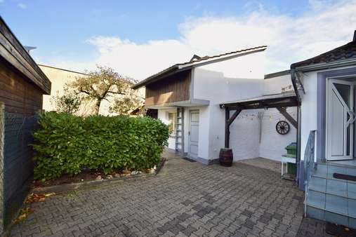 Innenhof Innenhof - Zweifamilienhaus in 64807 Dieburg mit 87m² kaufen
