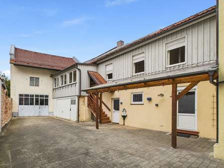 Hofansicht Anbau und Werkstatt Hofansicht Anbau und Werkstatt - Mehrfamilienhaus in 61350 Bad Homburg mit 242m² kaufen