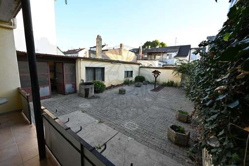 Innenhof - Einfamilienhaus in 65366 Geisenheim mit 123m² kaufen