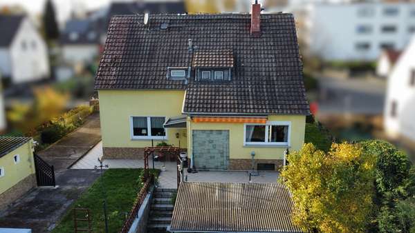 Drohne Rückseite - Einfamilienhaus in 65203 Wiesbaden mit 147m² kaufen