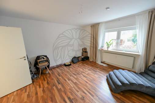 Elternschlafzimmer - Mehrfamilienhaus in 65366 Geisenheim mit 235m² kaufen