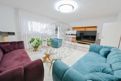 Wohnzimmer - Mehrfamilienhaus in 65366 Geisenheim mit 235m² kaufen