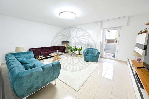 Wohnzimmer - Mehrfamilienhaus in 65366 Geisenheim mit 235m² kaufen