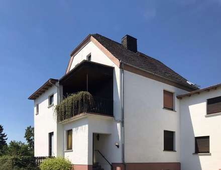 Hofansicht - Einfamilienhaus in 65604 Elz mit 155m² kaufen