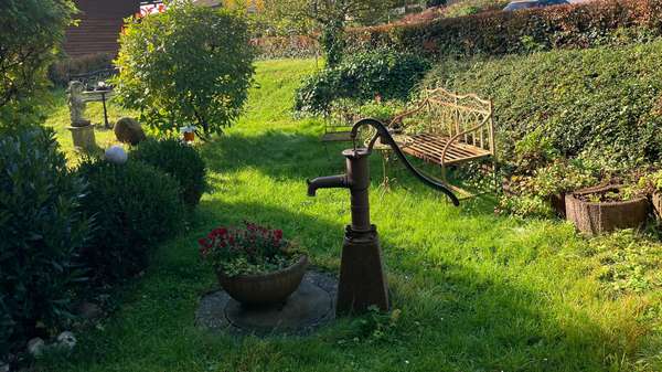 Blick in den Garten - Einfamilienhaus in 65553 Limburg mit 135m² kaufen