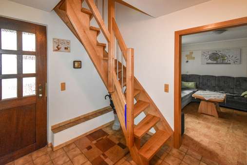 Treppenaufgang - Einfamilienhaus in 65620 Waldbrunn mit 89m² kaufen