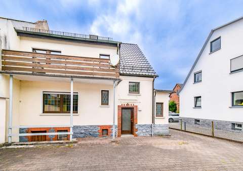 Hofansicht Hofansicht - Doppelhaushälfte in 65620 Waldbrunn mit 104m² kaufen
