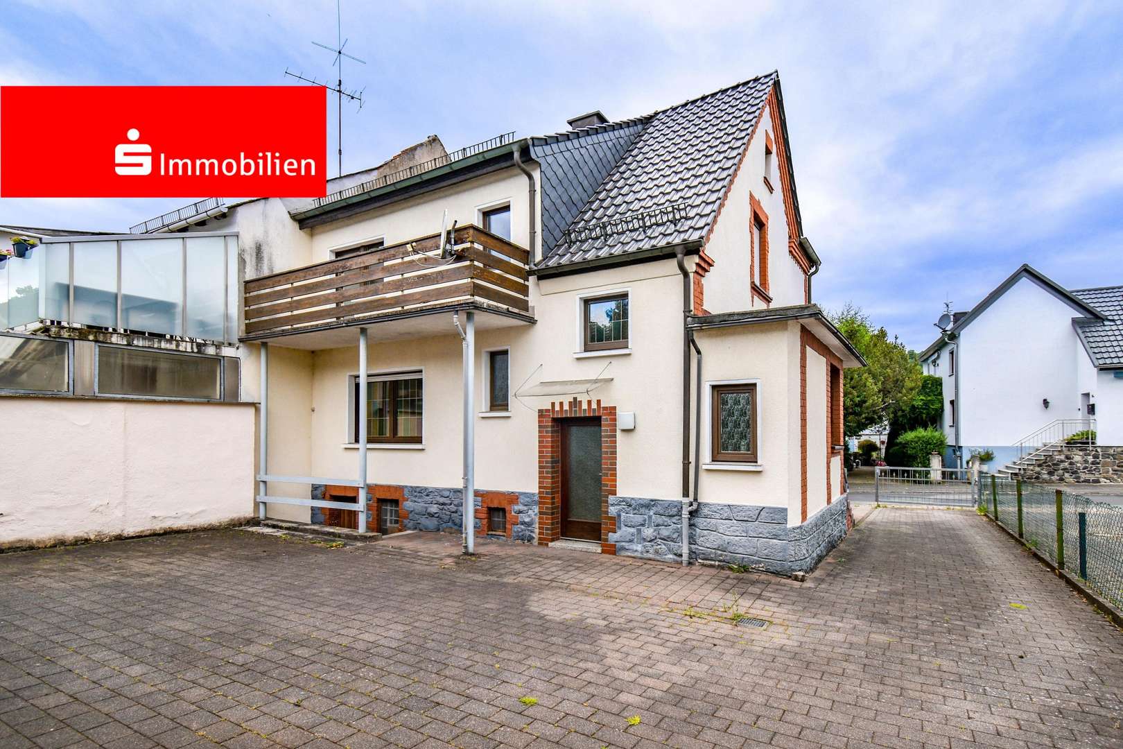 Hofansicht Hofansicht - Doppelhaushälfte in 65620 Waldbrunn mit 104m² kaufen