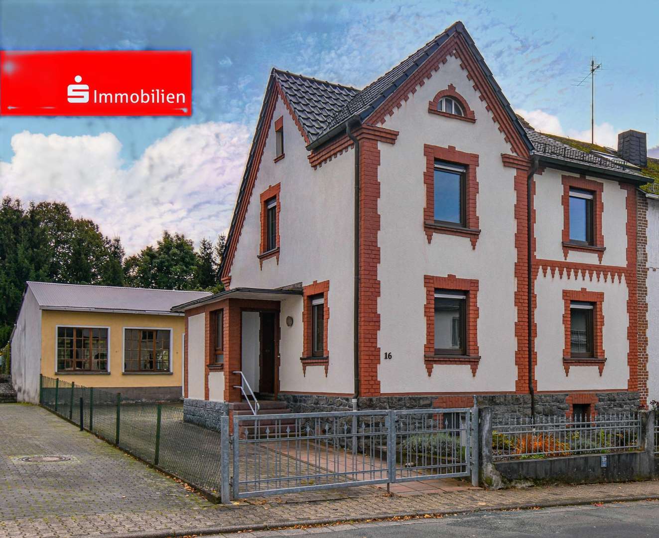 Straßenansicht - Doppelhaushälfte in 65620 Waldbrunn mit 104m² kaufen