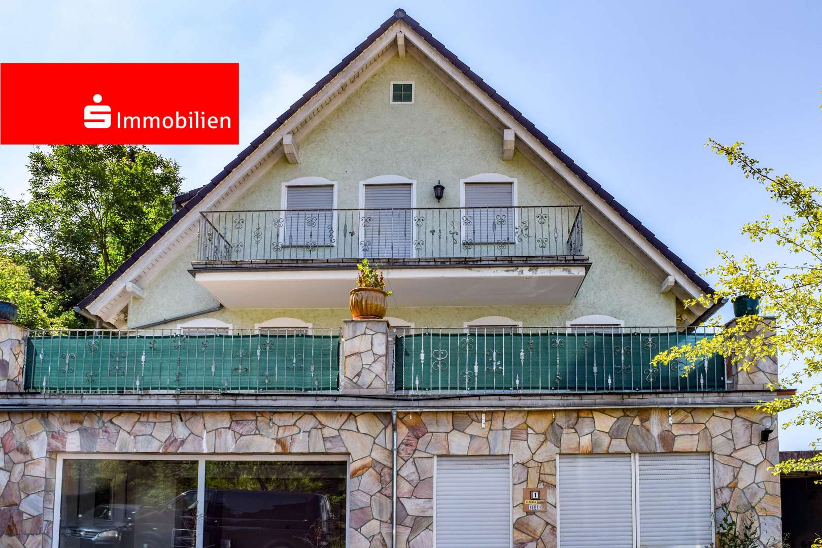 Frontansicht mit Gewerbeeinheit Frontansicht mit Gewerbeeinheit - Mehrfamilienhaus in 65611 Brechen mit 245m² kaufen