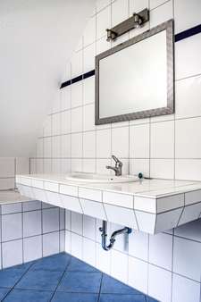 Badezimmer OG Badezimmer OG - Mehrfamilienhaus in 65611 Brechen mit 245m² kaufen