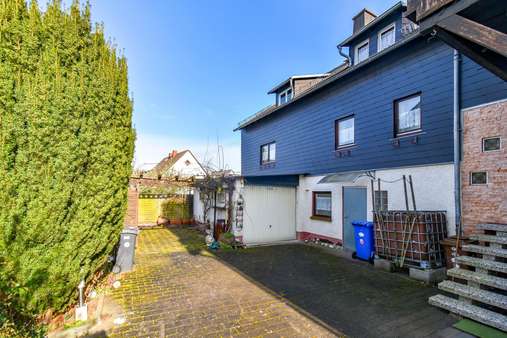 Blick in den Hof Blick in den Hof - Einfamilienhaus in 65604 Elz mit 115m² kaufen