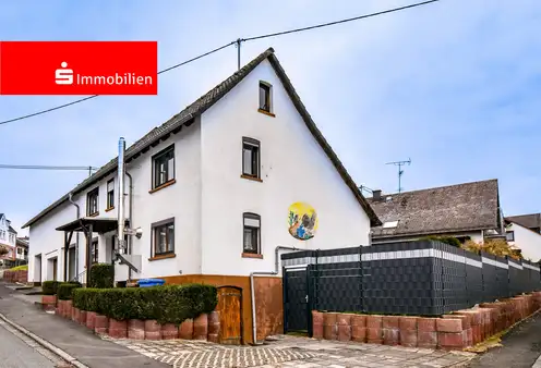 Charmantes Einfamilienhaus mit Scheune und großem Garten in Langendernbach