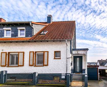 Straßenansicht - Doppelhaushälfte in 35796 Weinbach mit 122m² kaufen