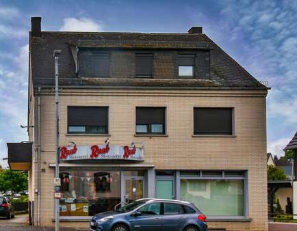 Straßenansicht - Mehrfamilienhaus in 65604 Elz mit 157m² kaufen