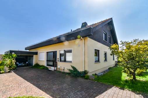 Straßenansicht - Einfamilienhaus in 65556 Limburg mit 320m² kaufen