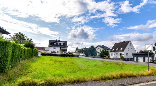 Straßenansicht - Grundstück in 65620 Waldbrunn mit 725m² kaufen