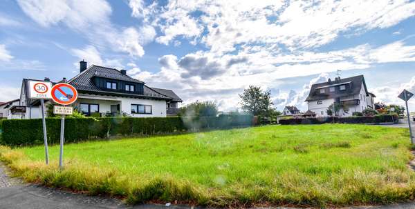 Straßenansicht - Grundstück in 65620 Waldbrunn mit 725m² kaufen