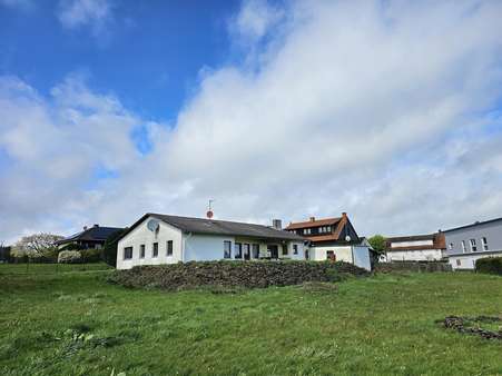 Außenansicht 2 - Einfamilienhaus in 35466 Rabenau mit 135m² kaufen