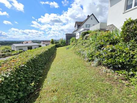 Garten Ansicht 1 - Zweifamilienhaus in 35633 Lahnau mit 136m² kaufen