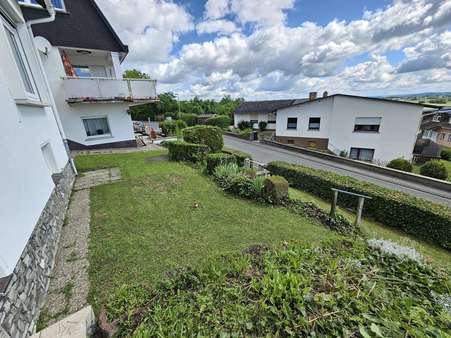 Garten Ansicht 2 - Zweifamilienhaus in 35633 Lahnau mit 136m² kaufen