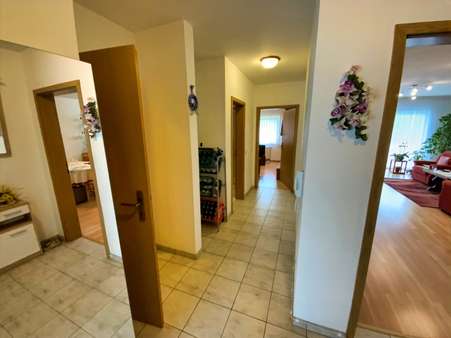 Flur - Etagenwohnung in 35440 Linden mit 84m² kaufen