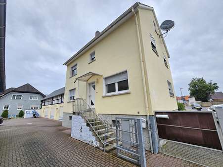 Einfamilienhaus - Zweifamilienhaus in 61206 Wöllstadt mit 358m² kaufen