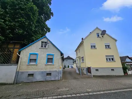 Ehemalige Gärtnerei in verkehrsgünstiger Lage von Nieder-Wöllstadt!