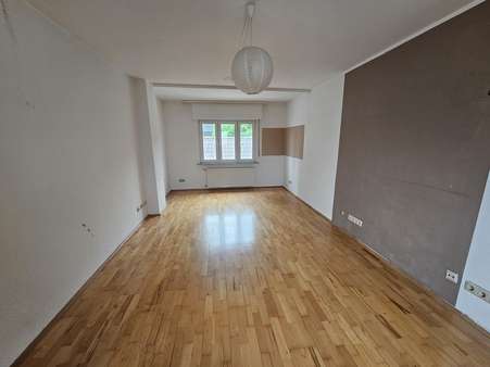 Einfamilienhaus - Schlafzimmer1 - Zweifamilienhaus in 61206 Wöllstadt mit 358m² kaufen