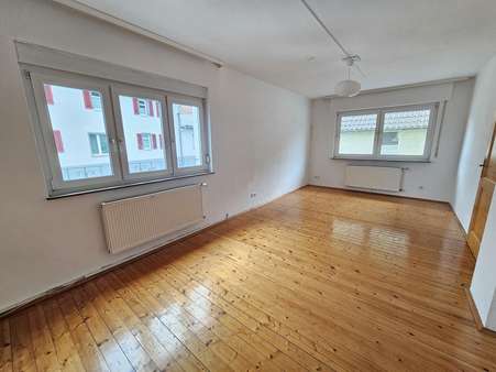 Einfamilienhaus - Wohnzimmer - Zweifamilienhaus in 61206 Wöllstadt mit 358m² kaufen