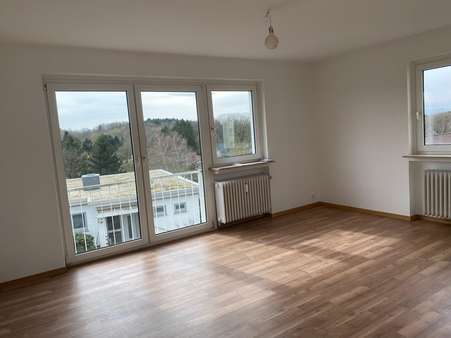 Wohnzimmer - Etagenwohnung in 35463 Fernwald mit 58m² kaufen