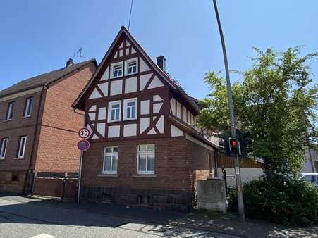 Gebäudeansicht Gebäudeansicht - Einfamilienhaus in 35460 Staufenberg mit 132m² kaufen