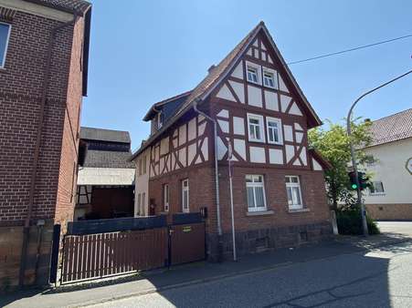 Gebäudeansicht Gebäudeansicht - Einfamilienhaus in 35460 Staufenberg mit 132m² kaufen
