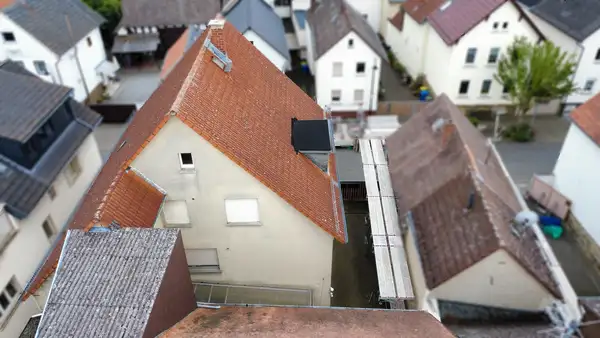 Mehrfamilienhaus mit drei Wohneinheiten, Garage und Garten