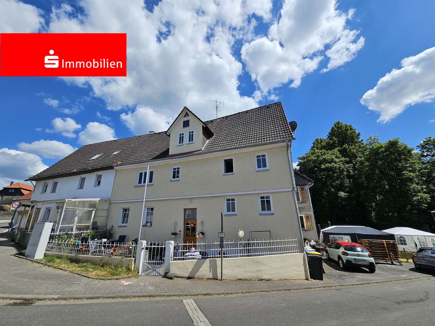 Außenansicht Straßenseite Außenansicht Straßenseite - Einfamilienhaus in 35466 Rabenau mit 188m² kaufen