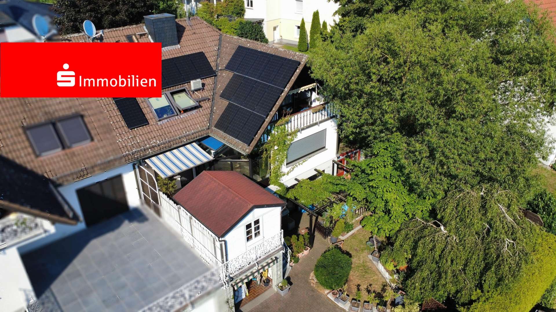 Luftaufnahme Außenansicht inkl. PV-Anlage Luftaufnahme Außenansicht inkl. PV-Anlage - Einfamilienhaus in 35519 Rockenberg mit 188m² kaufen