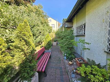 Zuwegung zum Hauseingang Zuwegung zum Hauseingang - Einfamilienhaus in 35519 Rockenberg mit 188m² kaufen