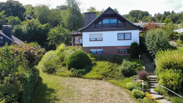 Traumhafte Aussicht trifft beste Lage – Einfamilienhaus mit Charme in Butzbach