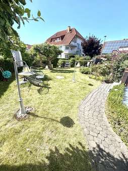 Liebevoll angelegter Garten Liebevoll angelegter Garten - Doppelhaushälfte in 35396 Gießen mit 182m² kaufen