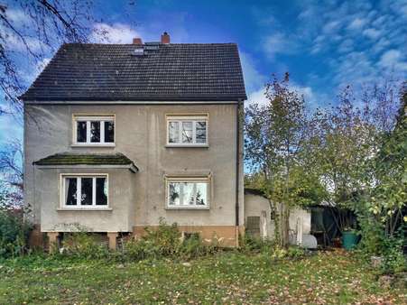 Hausansicht aus dem Garten Hausansicht aus dem Garten - Zweifamilienhaus in 35394 Gießen mit 106m² kaufen