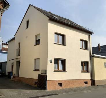 Vorderhaus Straßenansicht - Mehrfamilienhaus in 35614 Aßlar mit 323m² kaufen