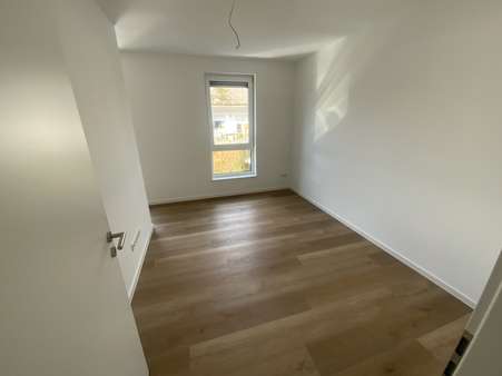 Schlafzimmer 1 im Obergeschoss - Reiheneckhaus in 35633 Lahnau mit 131m² kaufen