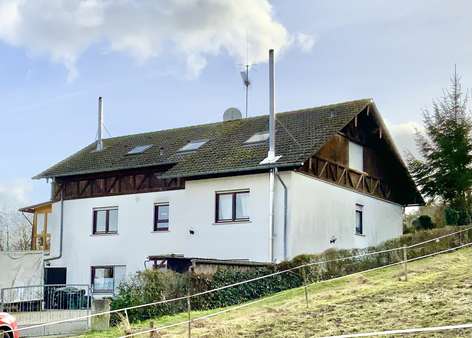 Straßenansicht - Zweifamilienhaus in 35580 Wetzlar mit 253m² kaufen