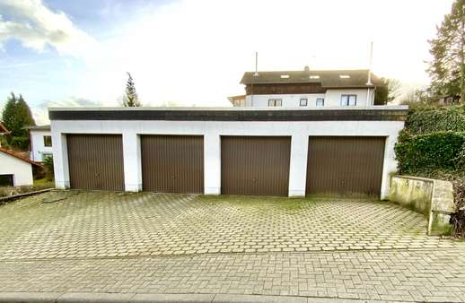 Vorgelagertes Garagengebäude - Zweifamilienhaus in 35580 Wetzlar mit 253m² kaufen