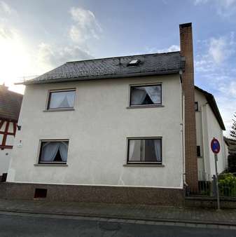 Straßenansicht - Einfamilienhaus in 35619 Braunfels mit 183m² kaufen