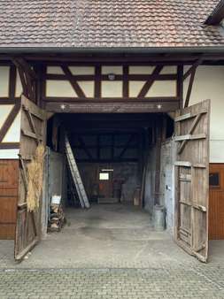 Zugang Scheune - Einfamilienhaus in 35619 Braunfels mit 183m² kaufen