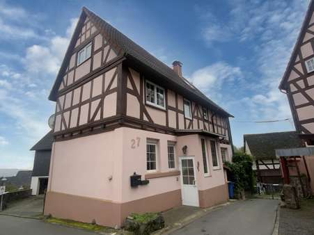 Straßenansicht I Haus  - Einfamilienhaus in 35444 Biebertal mit 137m² kaufen