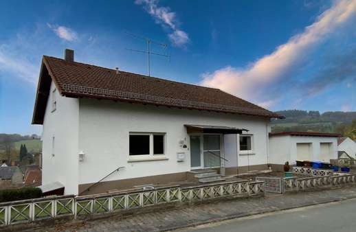 Straßenansicht I - Einfamilienhaus in 35585 Wetzlar mit 197m² kaufen