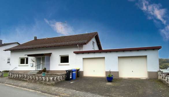 Straßenansicht II - Einfamilienhaus in 35585 Wetzlar mit 197m² kaufen